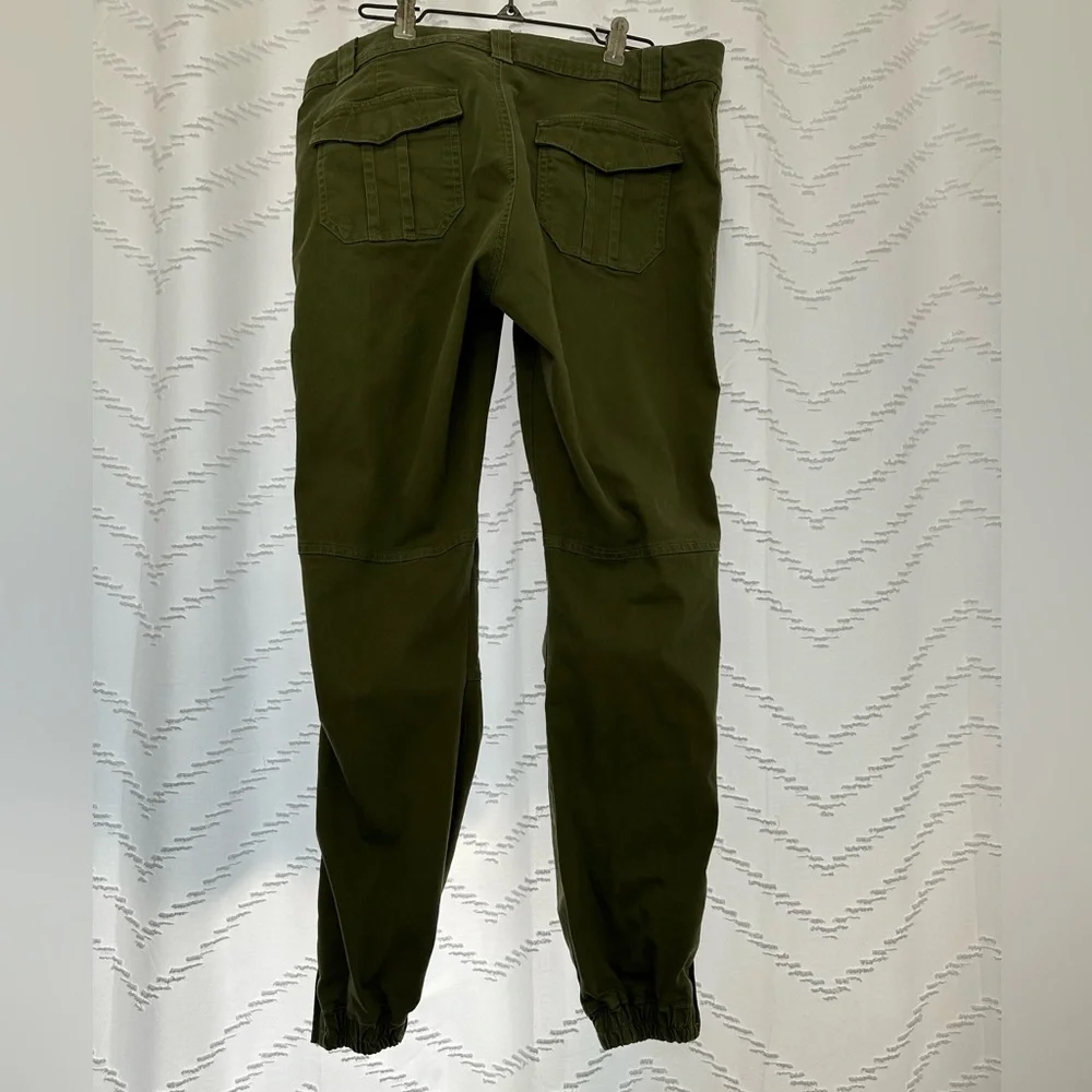 Aventura Women's Olive Cropped Pants - Picture 4 of 6